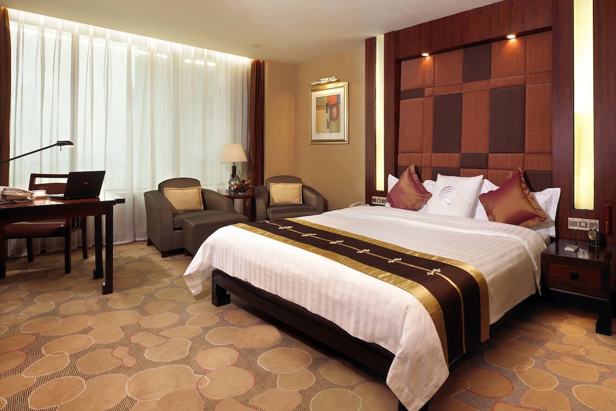 Superior Room, 1 King Bed