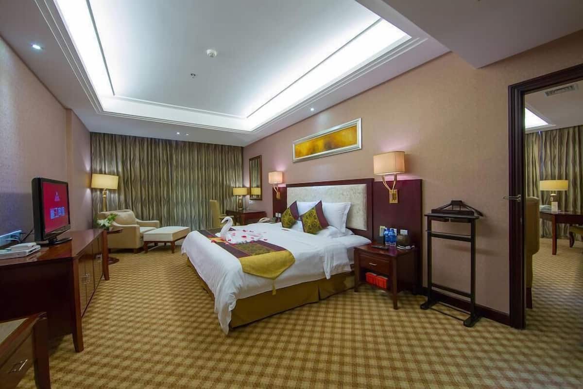 blackout curtains, free cots/infant beds, rollaway beds, free wifi