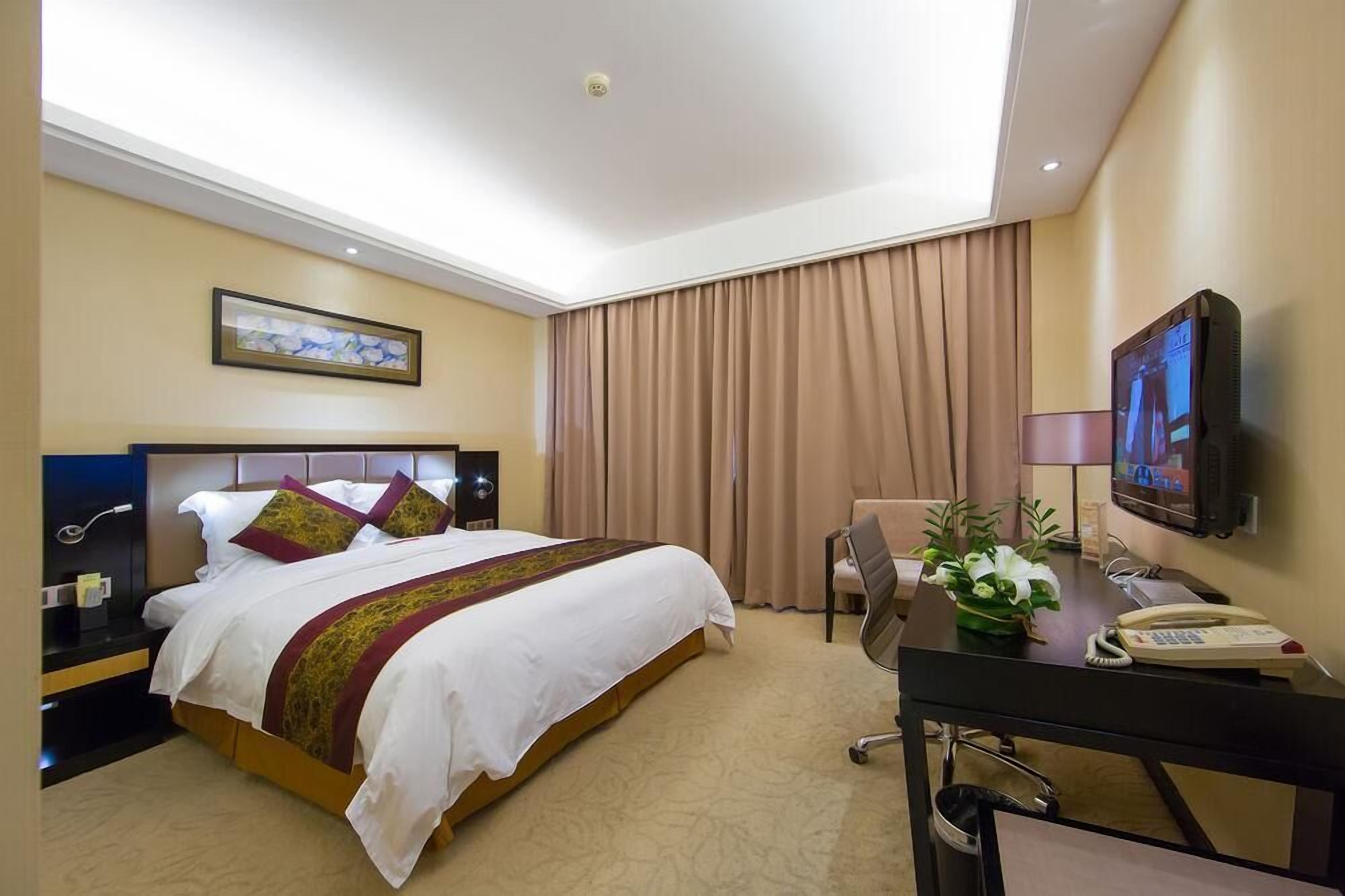 blackout curtains, free cots/infant beds, rollaway beds, free wifi