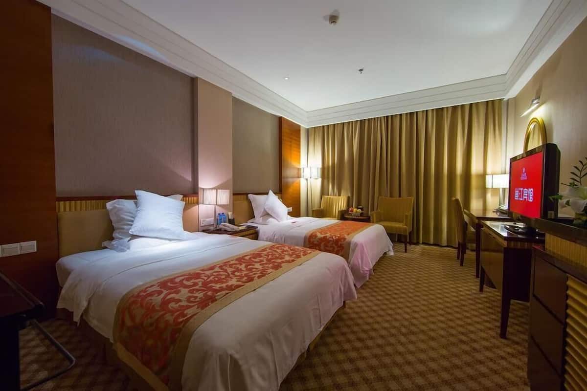 blackout curtains, free cots/infant beds, rollaway beds, free wifi