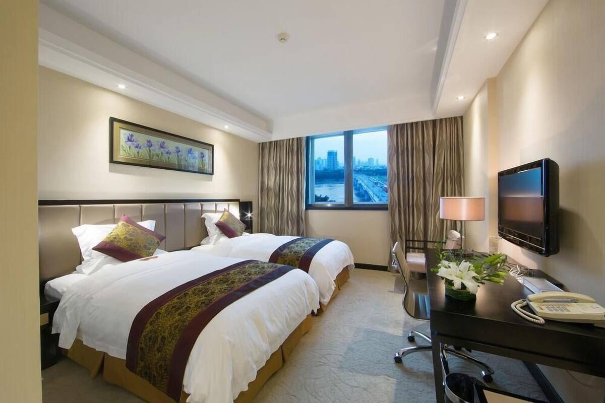 blackout curtains, free cots/infant beds, rollaway beds, free wifi