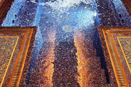 Espace de soins pour les couples, sauna, bain Ă remous, hammam, hammam