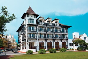 Front of property - The Pearl Hotel (Panama City Beach)