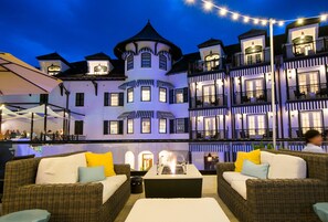 2 restaurants, breakfast, lunch, dinner served; Cuban cuisine