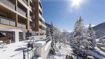 Vista frontal de la propiedad