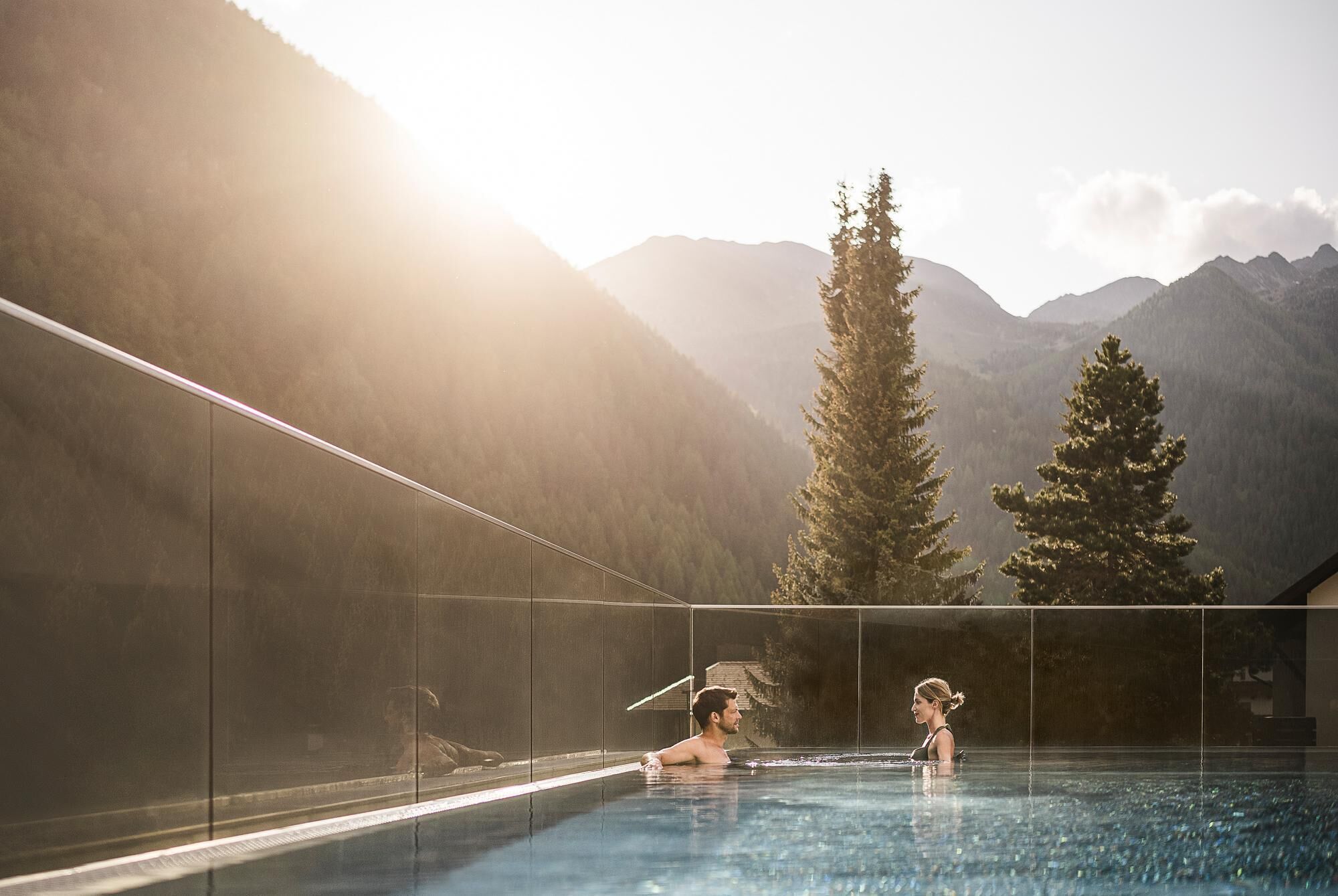 Sisäuima-allas, ulkouima-allas