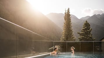 Sisäuima-allas, ulkouima-allas