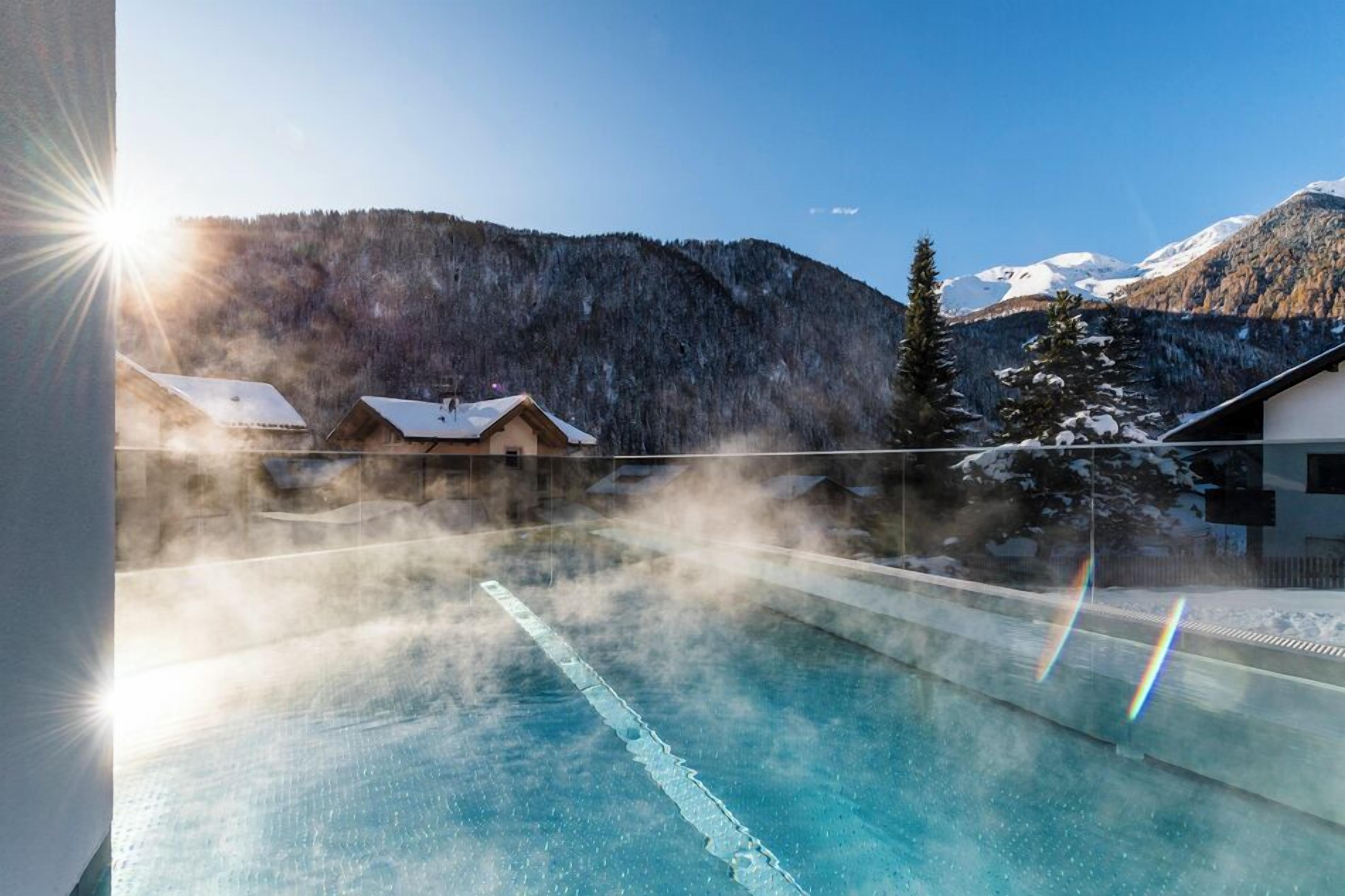 Piscina coperta, piscina all'aperto
