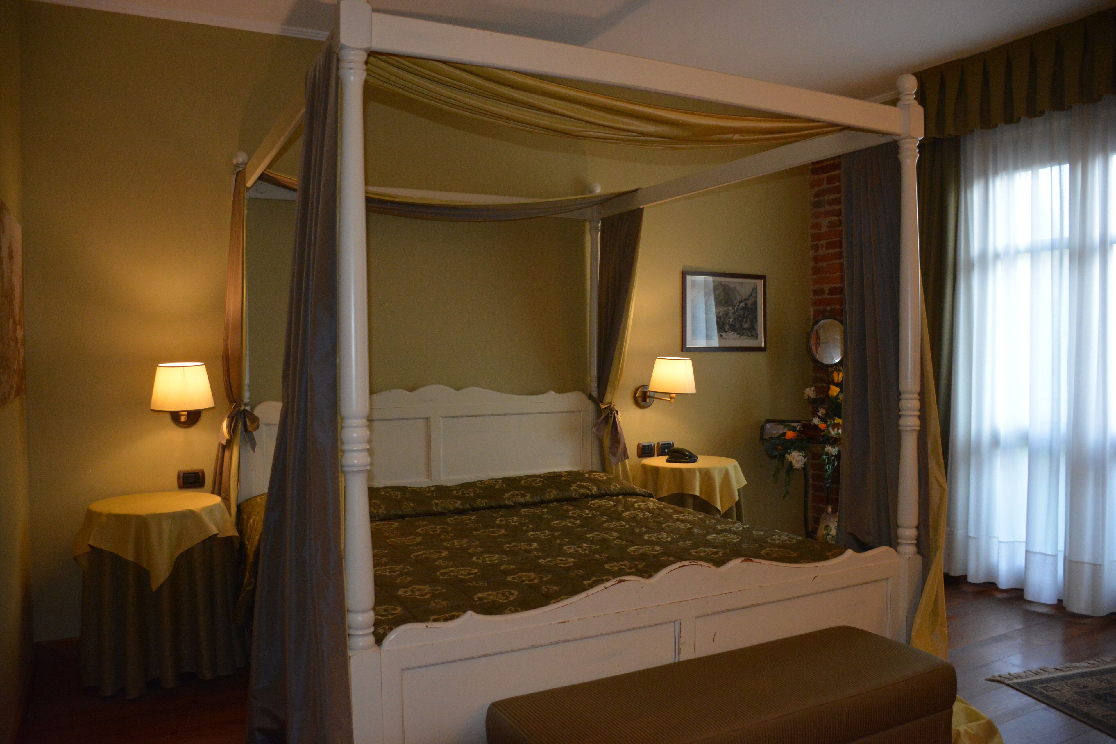 executive double room | down duvets, minibar, in-room safe, individually decorated