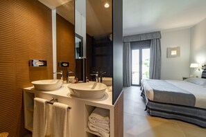 Articles de toilette gratuits, sèche-cheveux, bidet, serviettes fournies