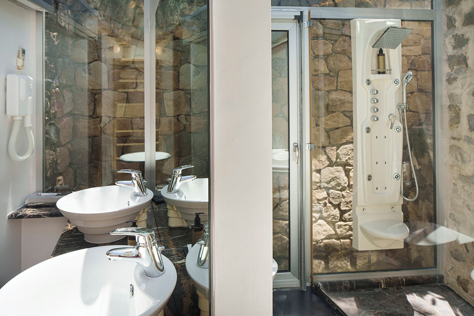 suite, 1 queen bed, hot tub (prestige mulino) | bathroom | free toiletries, hair dryer, bidet, towels