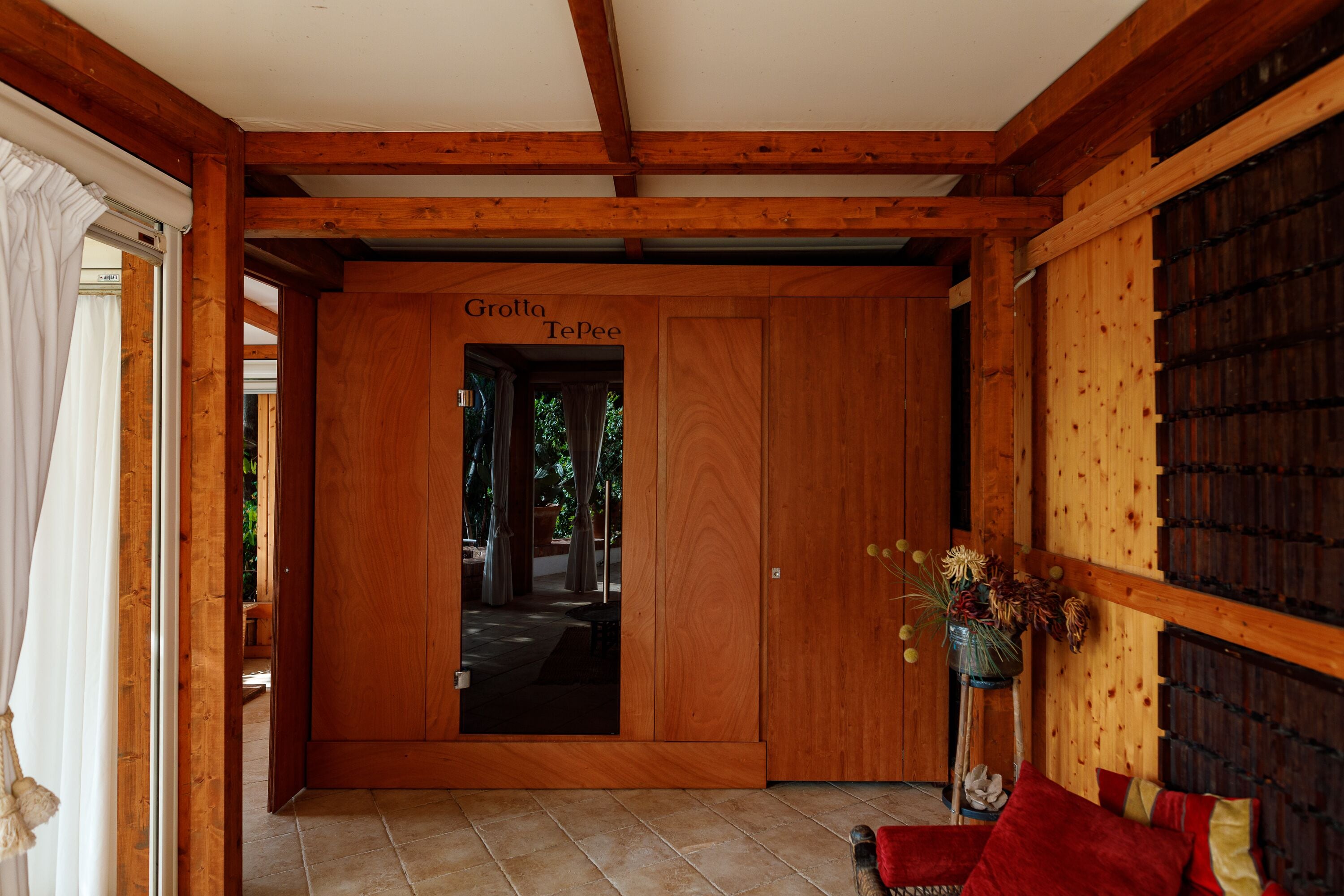 couples treatment room(s), sauna, hot tub, steam room