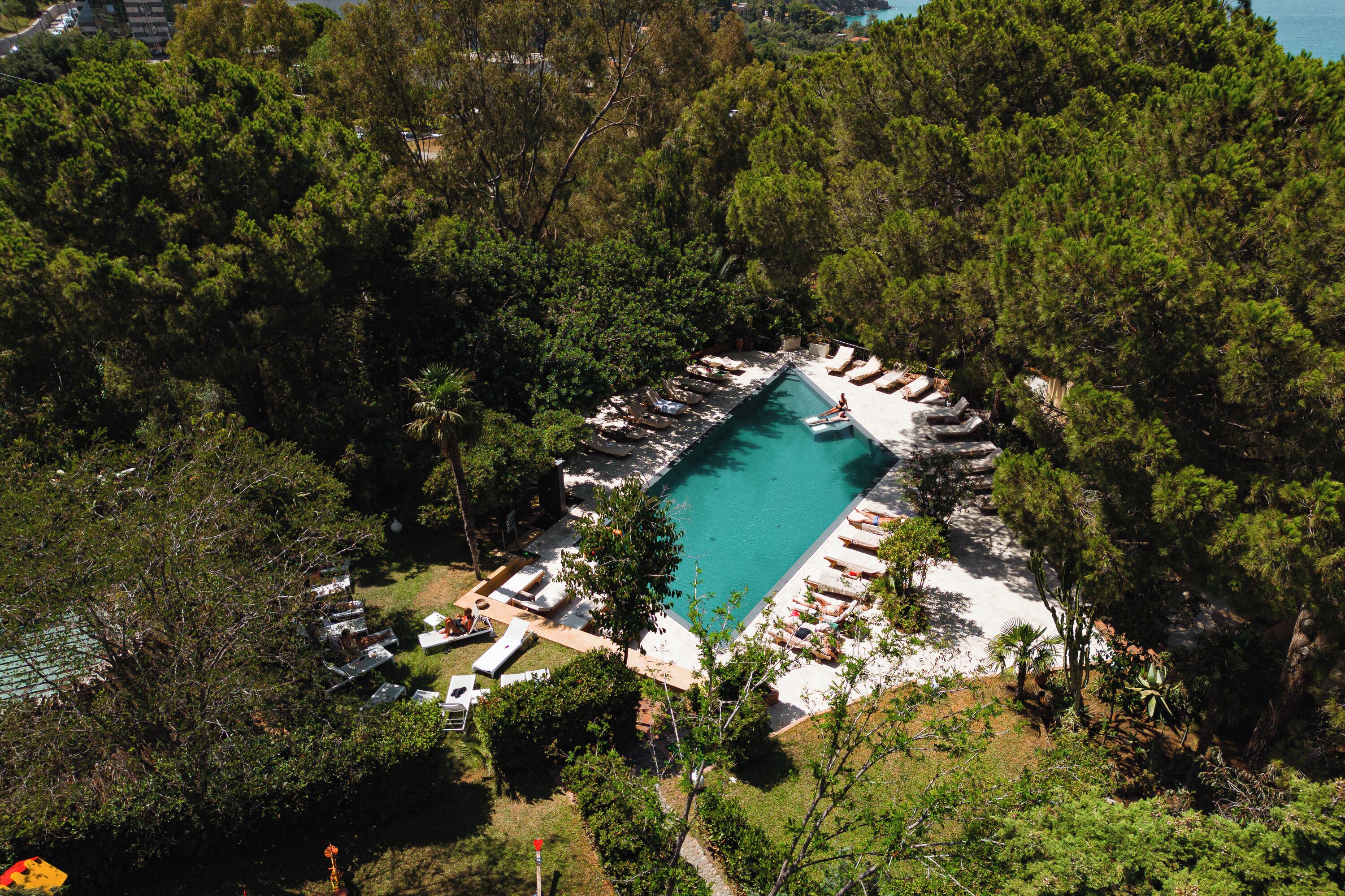 outdoor pool, open 9:00 am to 7:00 pm, pool umbrellas, pool loungers