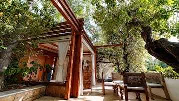 Couples treatment room(s), sauna, hot tub, steam room