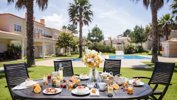 2 restaurants, breakfast, lunch, dinner served; Portuguese cuisine