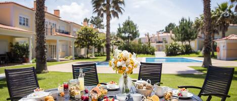 2 restaurants, breakfast, lunch, dinner served; Portuguese cuisine