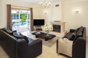 Classic Villa, 4 Bedrooms, Private Pool, Garden Area | Living room | TV - The Village Praia d'El Rey Golf & Beach Resort (Obidos)