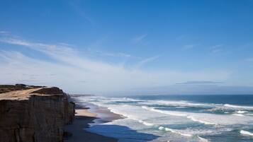 Una playa cerca, toallas de playa