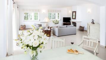Villa Classic - 3 sovrum - privat pool | Vardagsrum | Tv