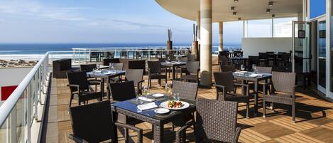 2 restaurants servant le petit déjeuner, spécialités Cuisine portugaise