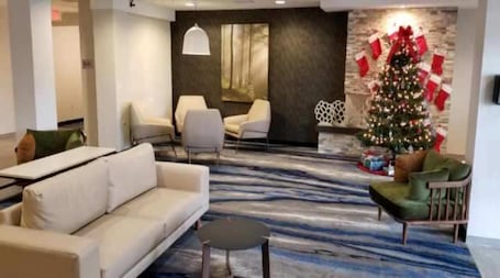 Lobby sitting area. Fairfield Inn & Suites by Marriott Mt. Vernon Rend Lake