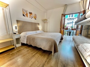 Quadruple Room | Minibar, individually decorated, individually furnished, desk - Hotel Sant'Ercolano (Perugia)