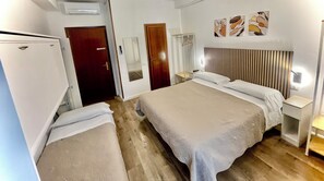 Minibar, individually decorated, individually furnished, desk - Hotel Sant'Ercolano (Perugia)
