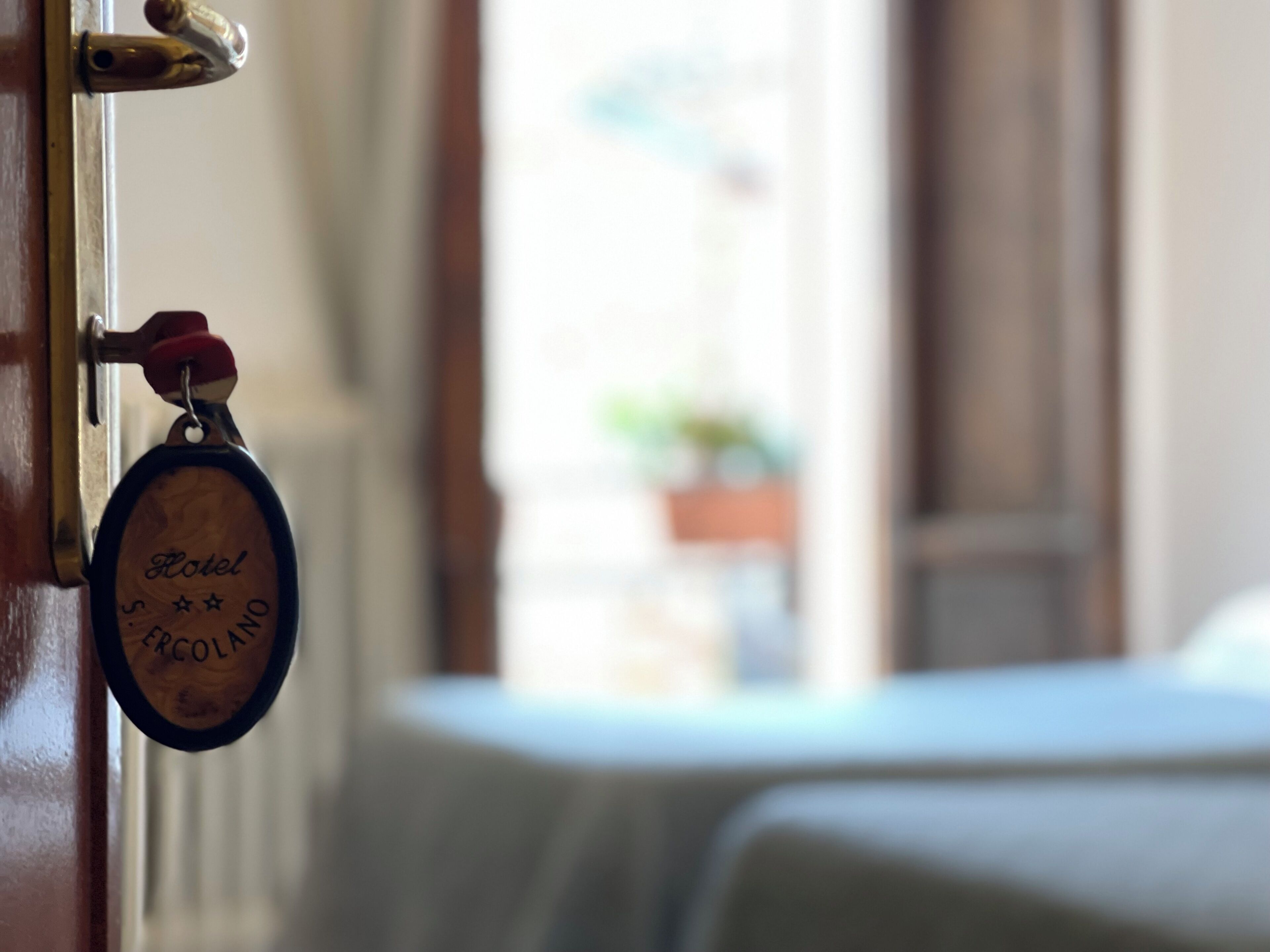 Hotellin avainkortti, jossa näkyvät sanat ”Hotel” ja ”S. Colonia”.