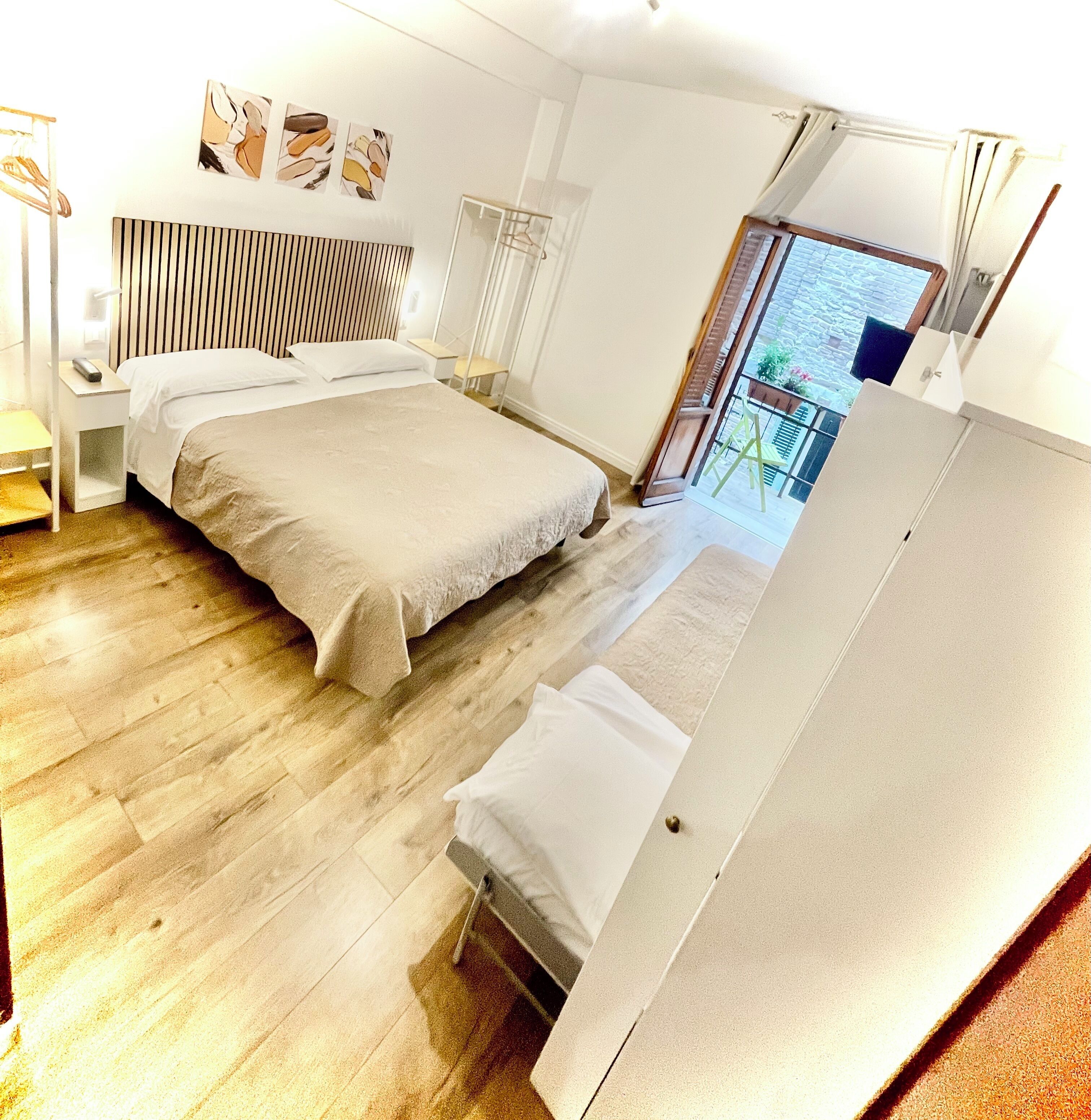 Minibar, individually decorated, individually furnished, desk