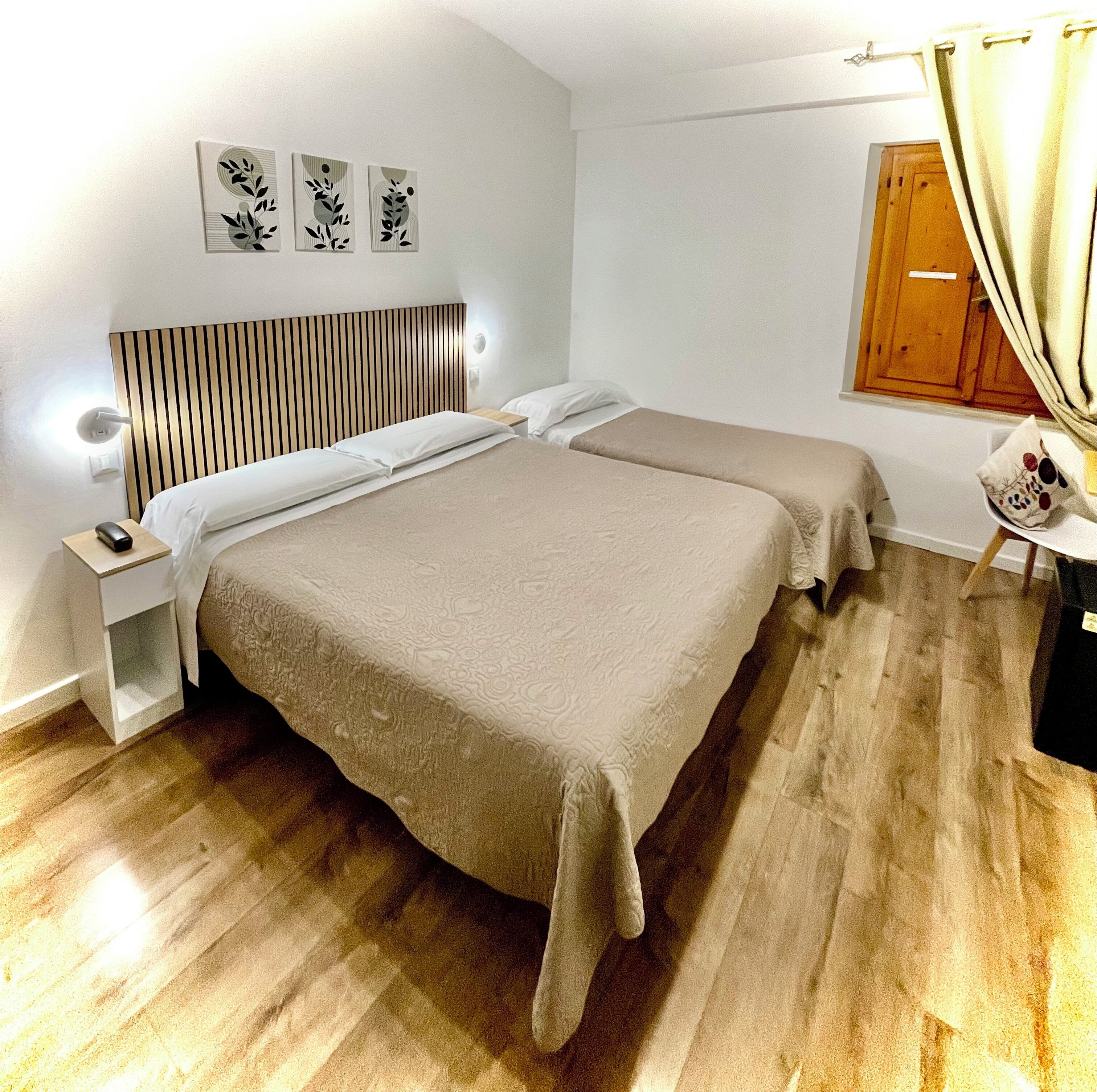 Triple Room | Minibar, individually decorated, individually furnished, desk