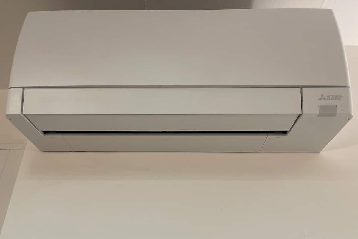 Een minibar, individueel gedecoreerd, individueel gemeubileerd