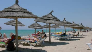 Plage à proximité, planche à voile, canoë