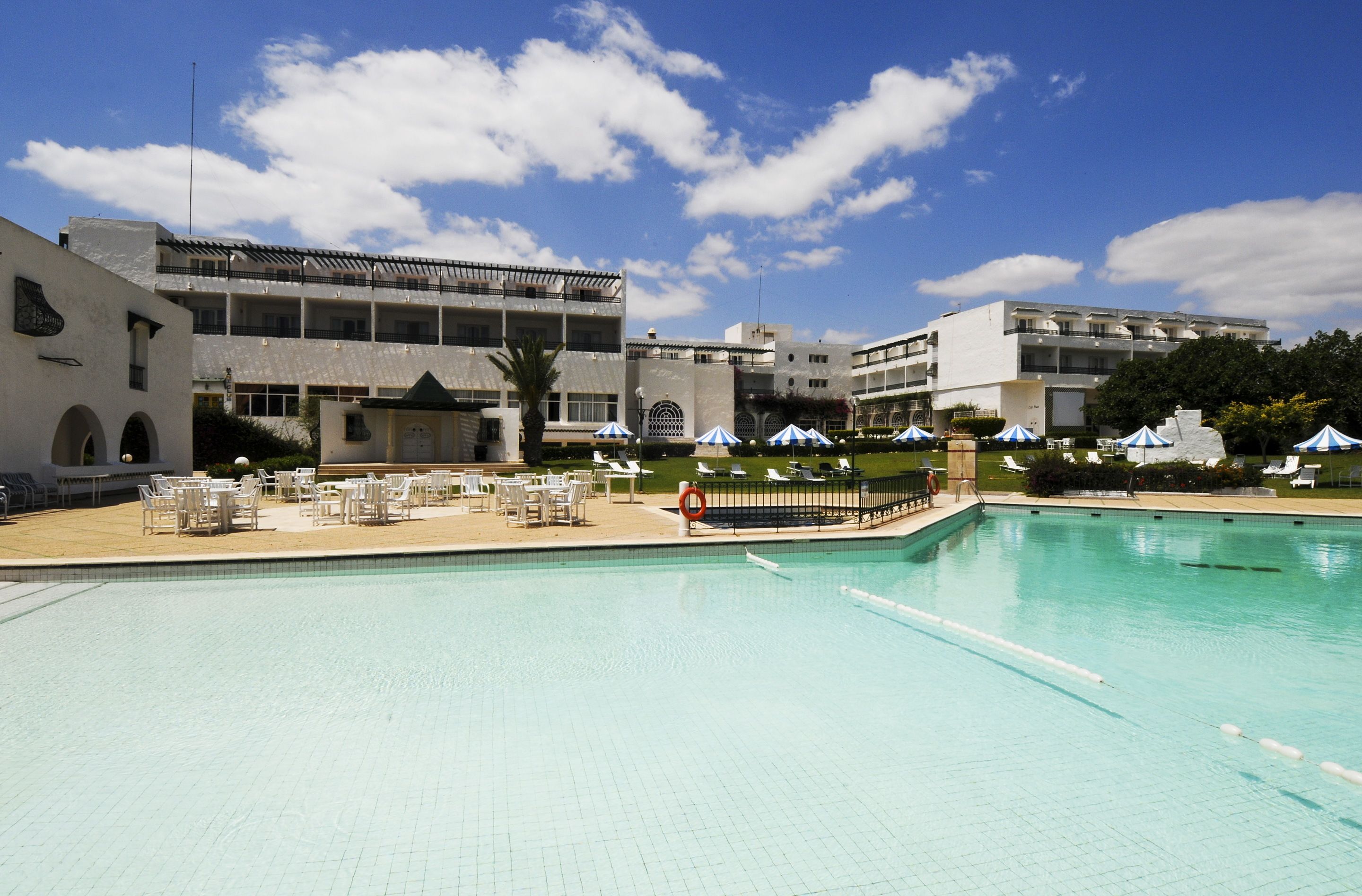 Piscine couverte, piscine extérieure