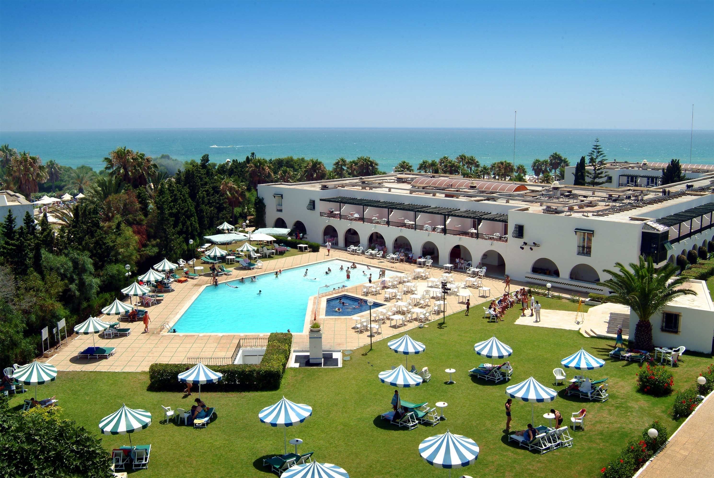Piscine couverte, piscine extérieure