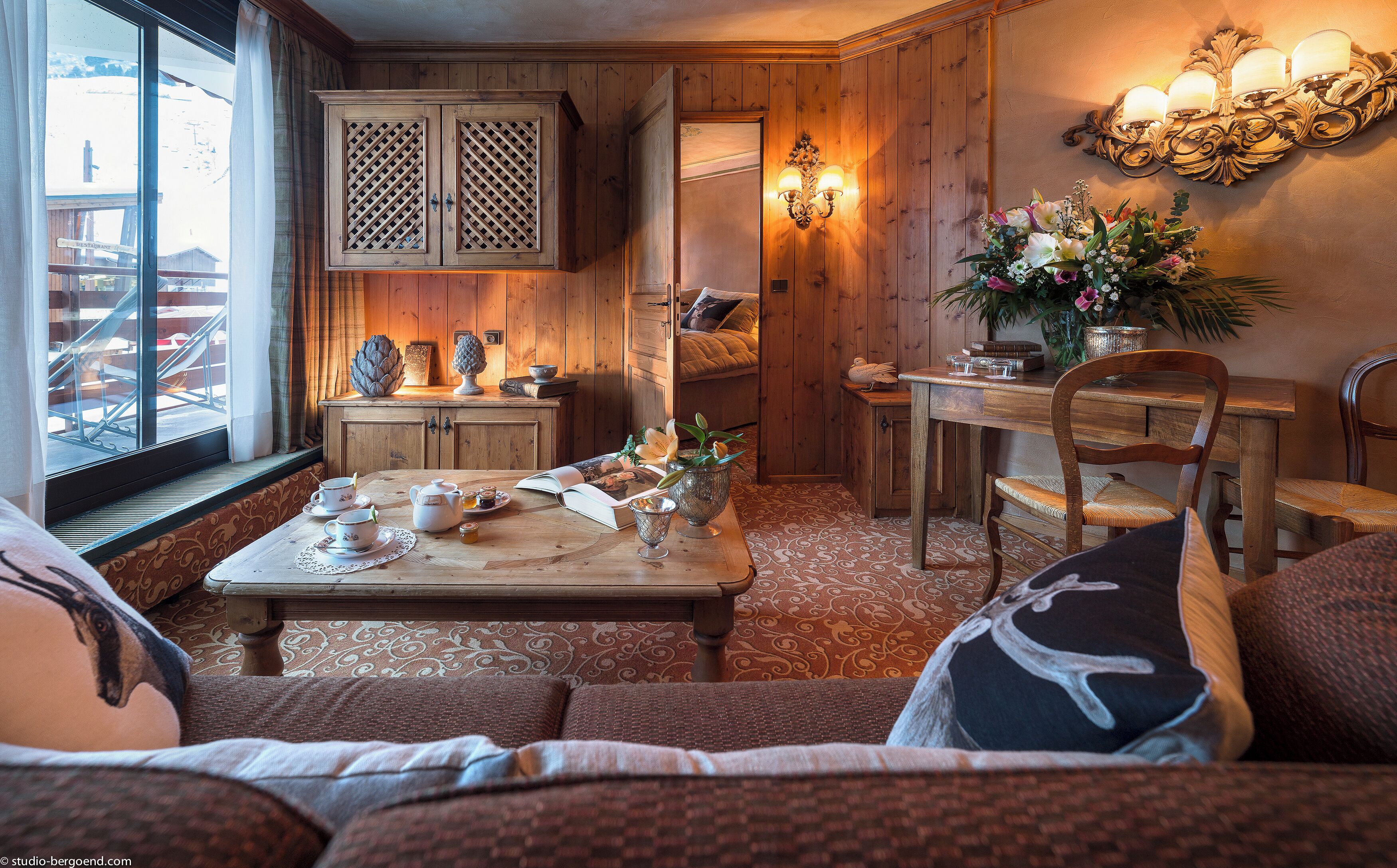 Suite Alpen Ruitor | Living area | Flat-screen TV