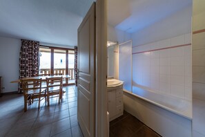 Apartment, 2 Bedrooms | Bathroom