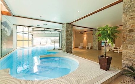 Seasonal outdoor pool. Résidence Lagrange Vacances Domaine des 100 Lacs