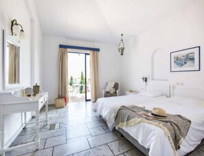 免費嬰兒床、Wi-Fi (收費)、床單