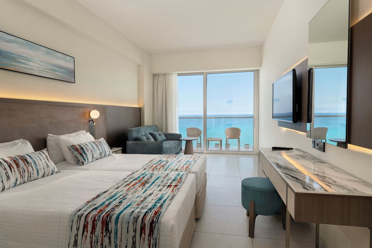 Kamar Double atau Twin Superior, pemandangan laut | Seprai premium, brankas, meja kerja, dan kedap suara