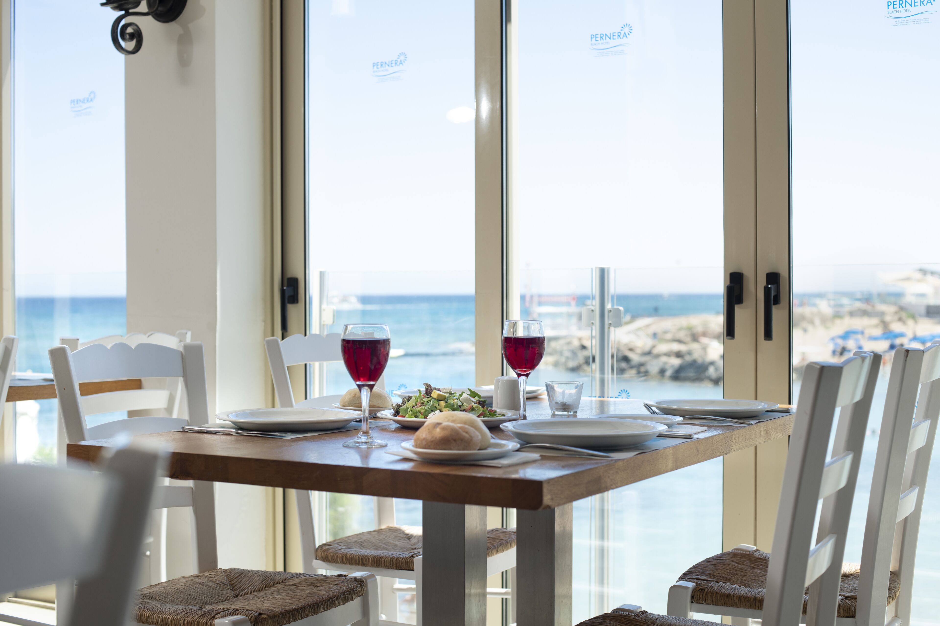 4 restaurants, international cuisine