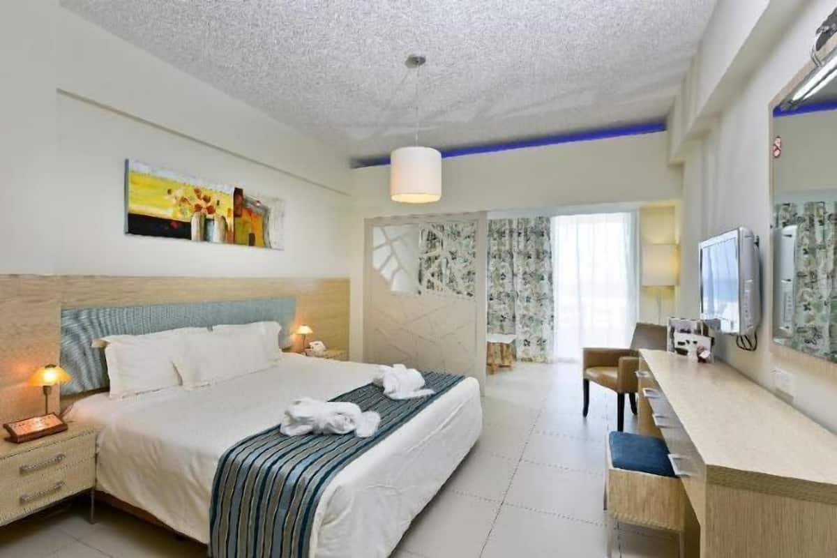 1 slaapkamer, luxe beddengoed, een kluis op de kamer, een bureau