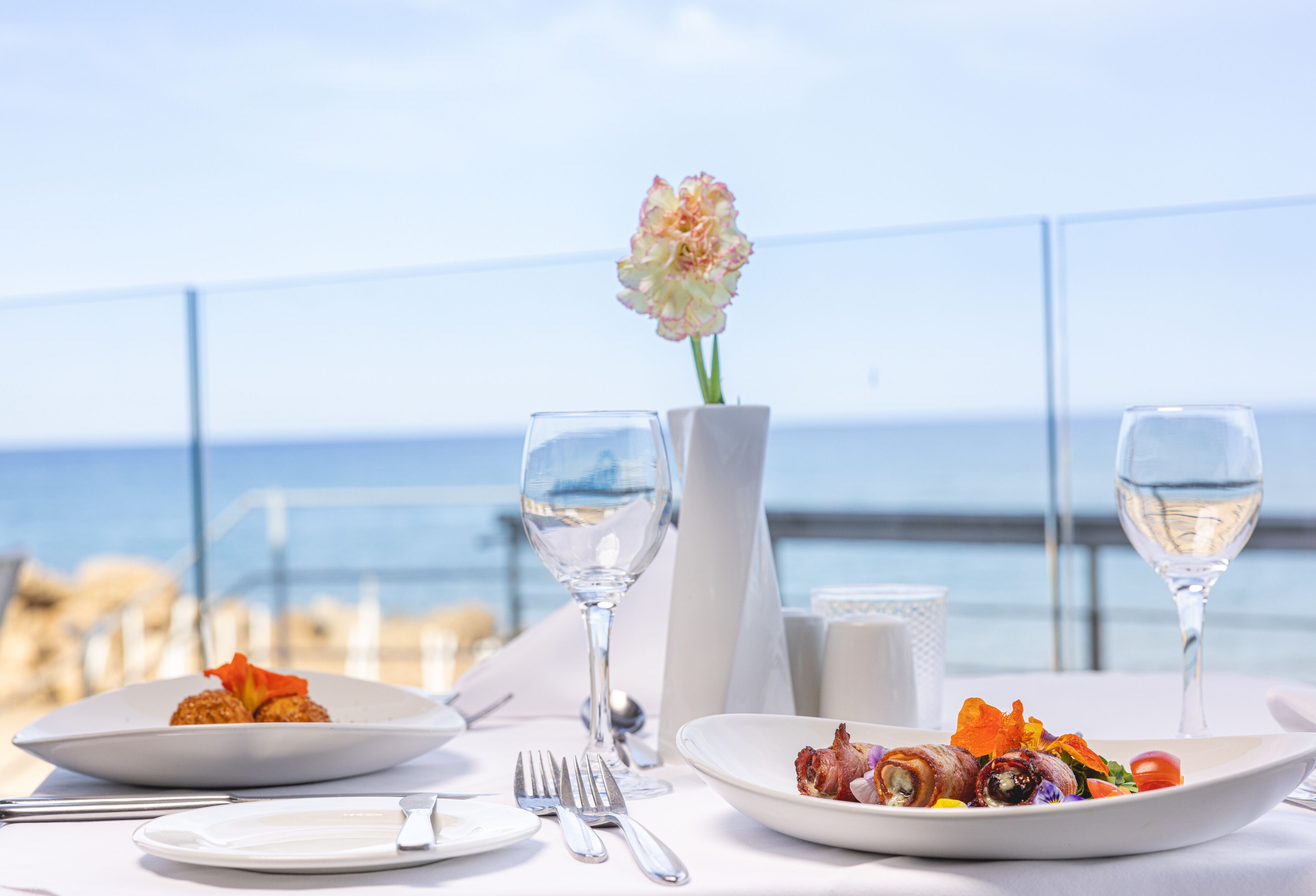 4 restaurants, international cuisine