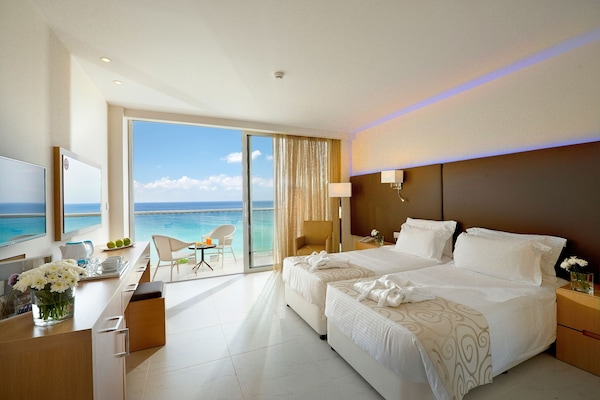 Premium bedding, in-room safe, desk, soundproofing