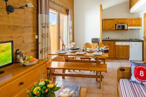 Kühlschrank, Mikrowelle, Herdplatte, Geschirrspüler