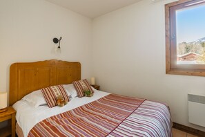 Iron/ironing board, cribs/infant beds, WiFi - Résidence Lagrange Vacances Les Fermes de Samoëns (Samoëns)