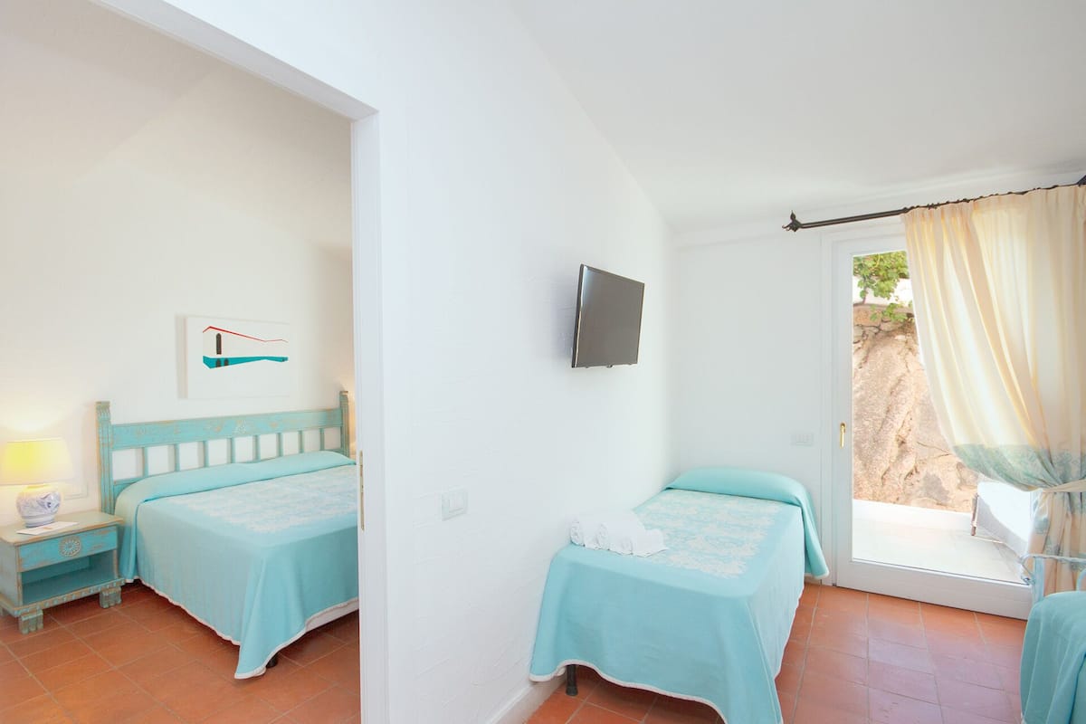 Quadruple Room | Cadar kapas Mesir, peralatan tempat tidur premium, bar mini