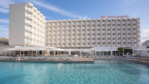 A hotel with a large pool area, multiple balconies, and outdoor seating. - BQ Delfín Azul Hotel (Alcúdia)