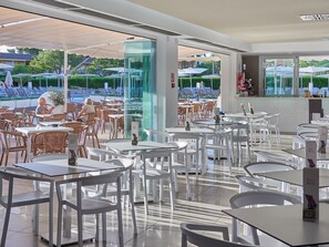 Poolside bar - BQ Delfín Azul Hotel (Alcúdia)