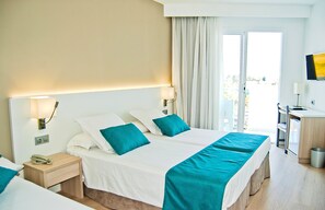 Schreibtisch, Verdunkelungsvorhänge, schallisolierte Zimmer