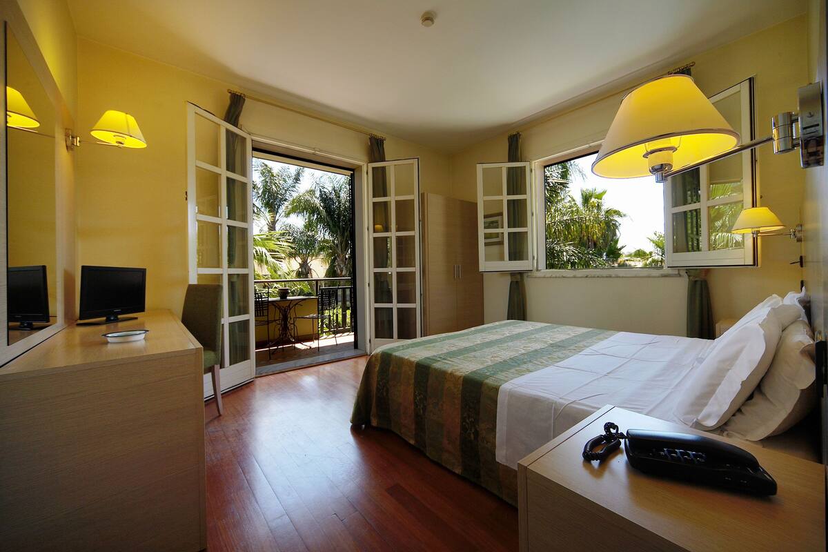 minibar, in-room safe, desk, blackout curtains